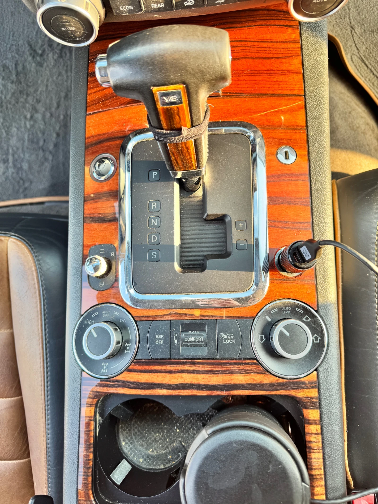 VW Touareg 4.2 V8 INDIVIDUAL, снимка 12 - Автомобили и джипове - 53884498