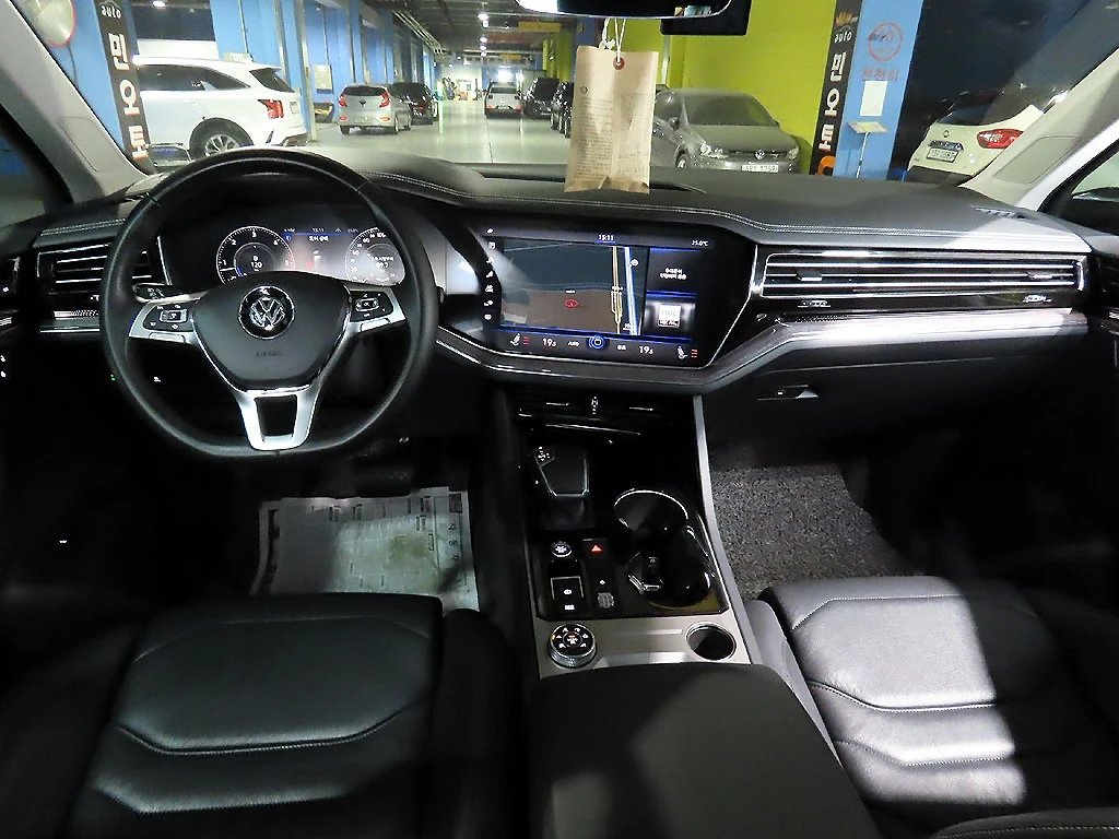 VW Touareg PREMIUM* 3.0* TDI* ОБДУХ* 360* КАМЕРИ* ПОДГРЕВ* , снимка 10 - Автомобили и джипове - 54784924