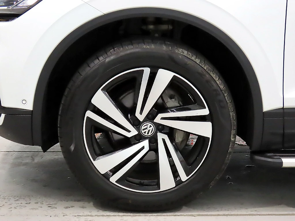 VW Touareg PREMIUM* 3.0* TDI* ОБДУХ* 360* КАМЕРИ* ПОДГРЕВ* , снимка 5 - Автомобили и джипове - 54784924
