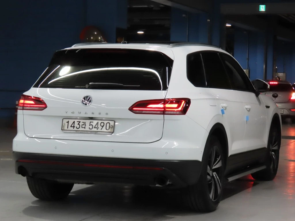 VW Touareg PREMIUM* 3.0* TDI* ОБДУХ* 360* КАМЕРИ* ПОДГРЕВ* , снимка 4 - Автомобили и джипове - 54784924