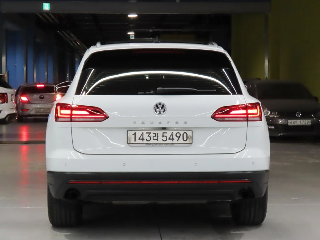 VW Touareg PREMIUM* 3.0* TDI* ОБДУХ* 360* КАМЕРИ* ПОДГРЕВ* , снимка 3 - Автомобили и джипове - 54784924