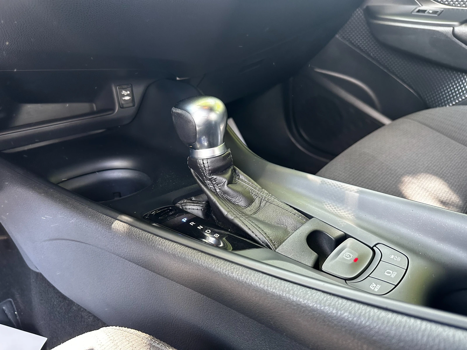 Toyota C-HR 1.8 Hybrid Dynamic/�������� | Mobile.bg � ����������� 12
