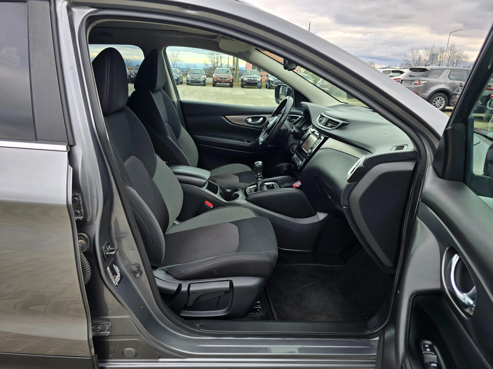 Nissan Qashqai 1.5DCI, Tekna, Face, Камера 360, 2019г., снимка 11 - Автомобили и джипове - 55085546
