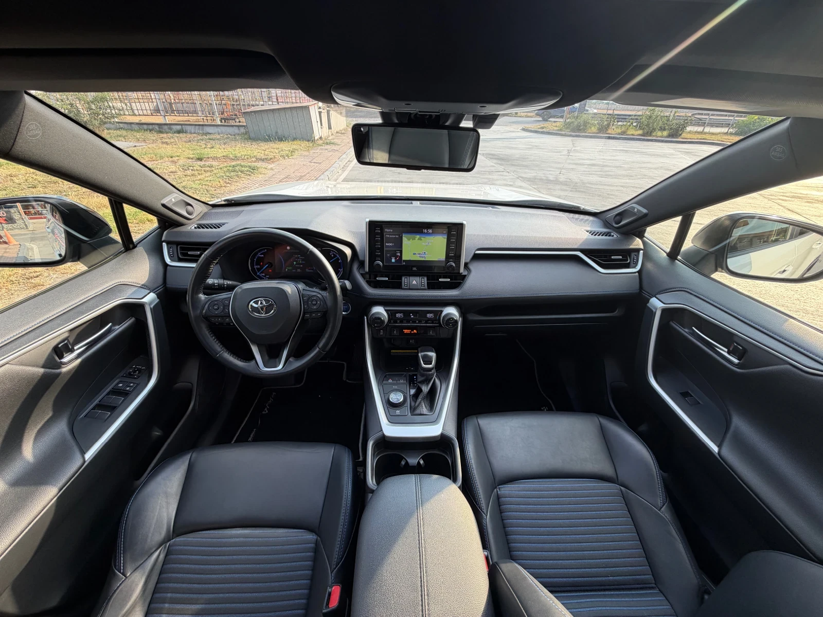 Toyota Rav4 Hybrid= 4x4= Panorama= JBL= 360 ФУЛ, снимка 16 - Автомобили и джипове - 55804737