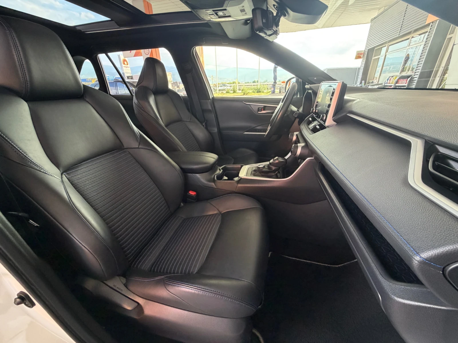 Toyota Rav4 Hybrid= 4x4= Panorama= JBL= 360 ФУЛ, снимка 17 - Автомобили и джипове - 55804737