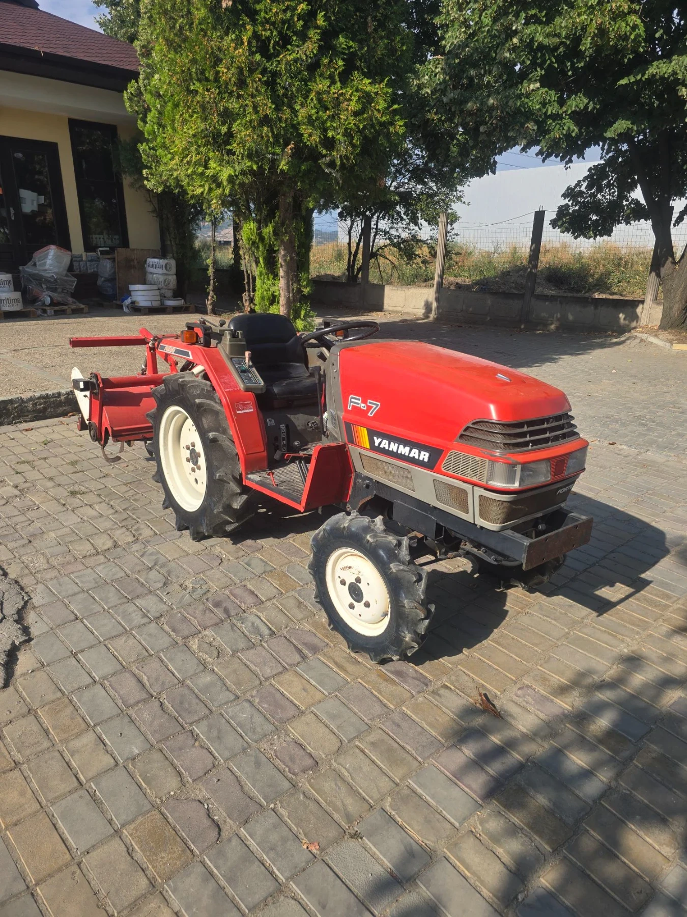 Трактор Yanmar F 7