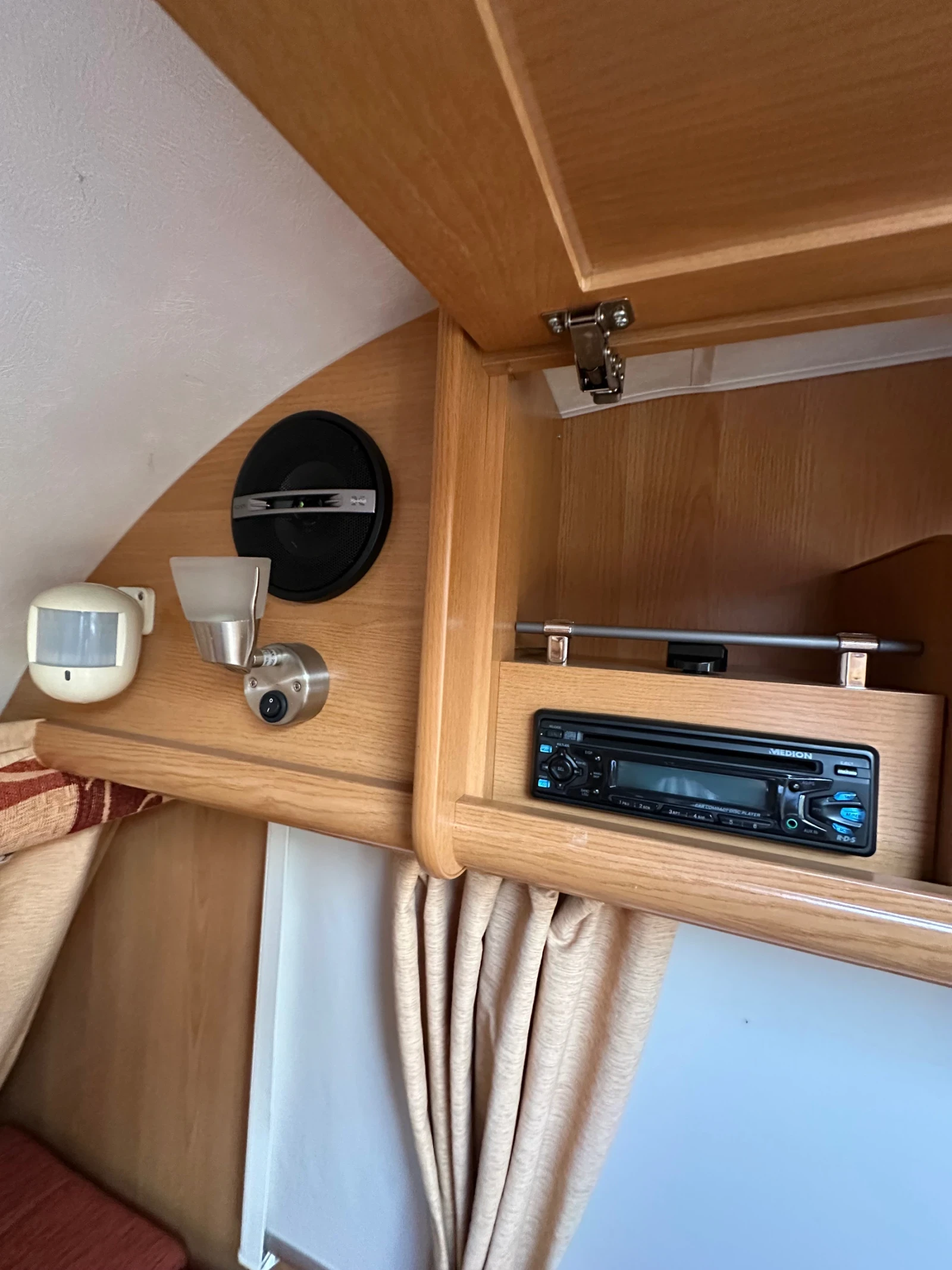 Каравана Compas RAMBLER 12/2, снимка 12 - Каравани и кемпери - 55841706