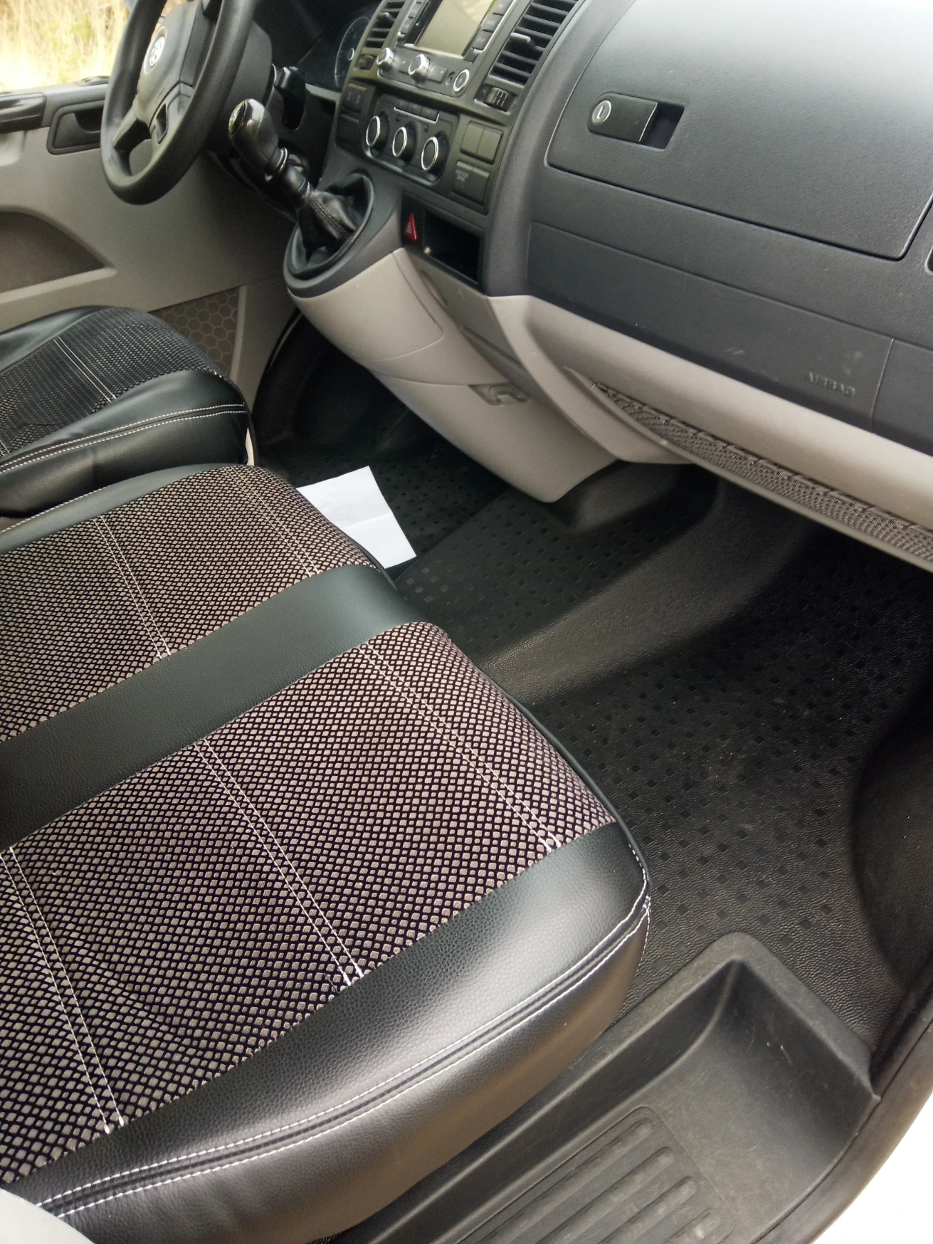 Кемпер VW T5 2.0 TDI, снимка 7 - Каравани и кемпери - 56131212