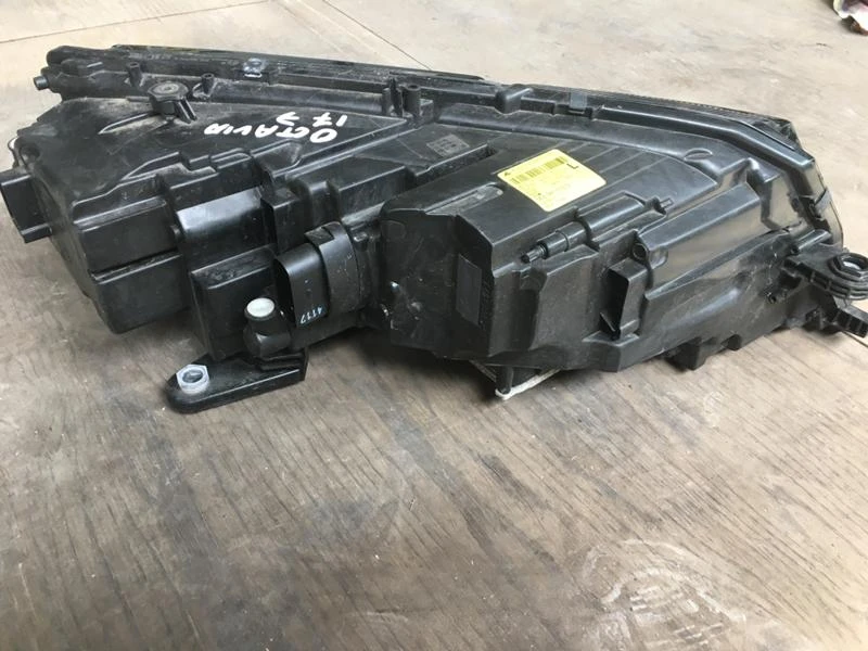 Светлини за Skoda Octavia, снимка 5 - Части - 53556485