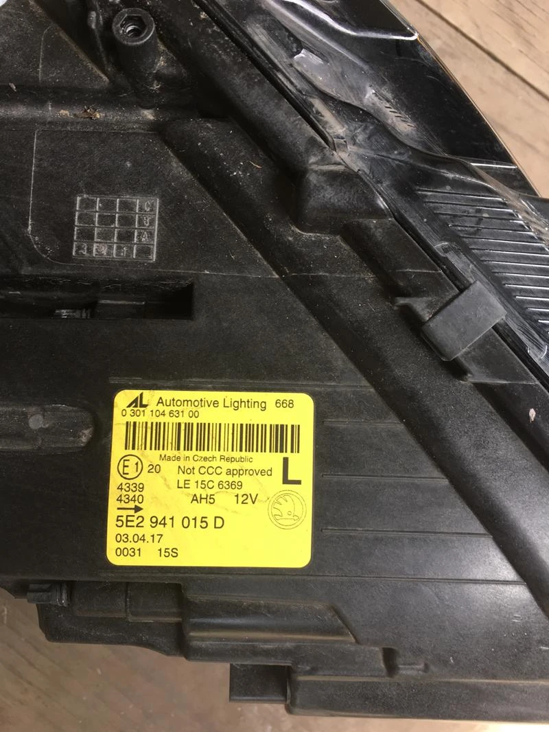 Светлини за Skoda Octavia, снимка 4 - Части - 53556485