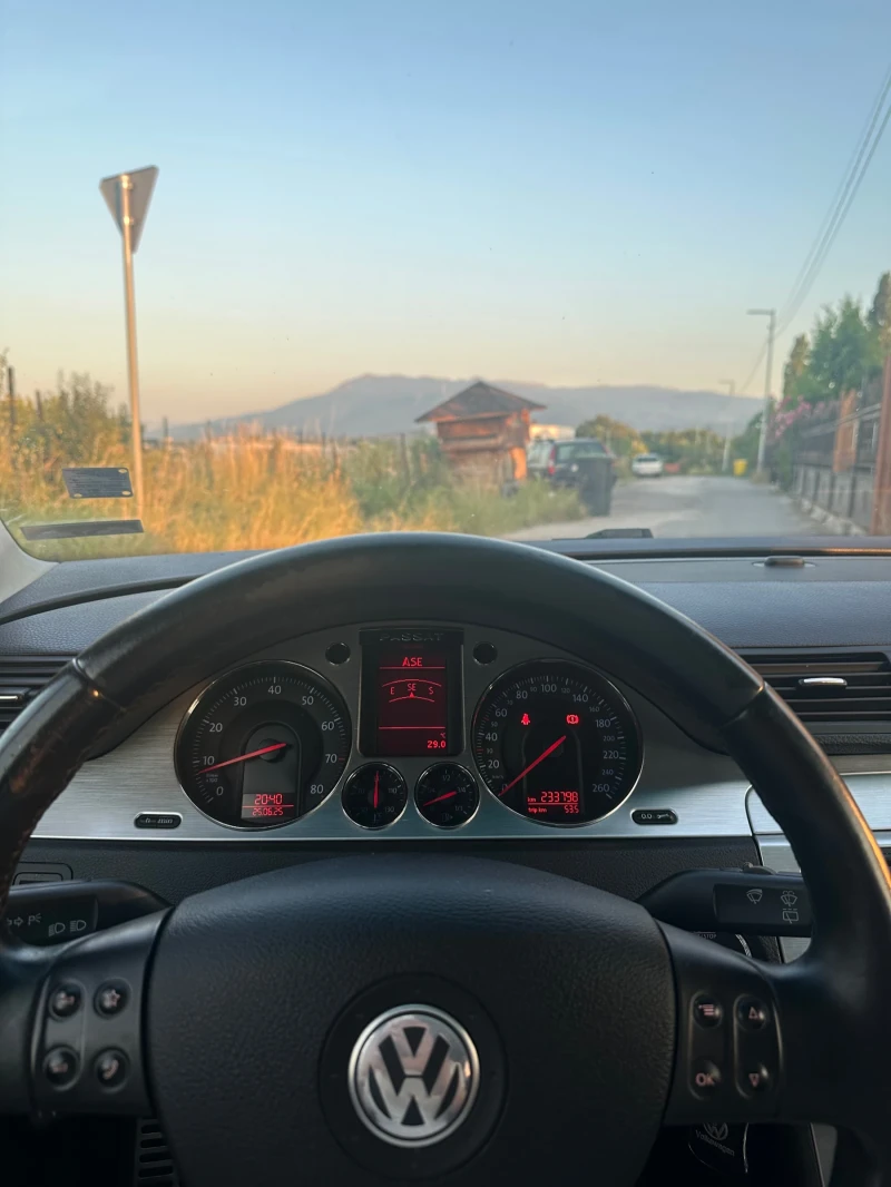 VW Passat, снимка 16 - Автомобили и джипове - 52555987