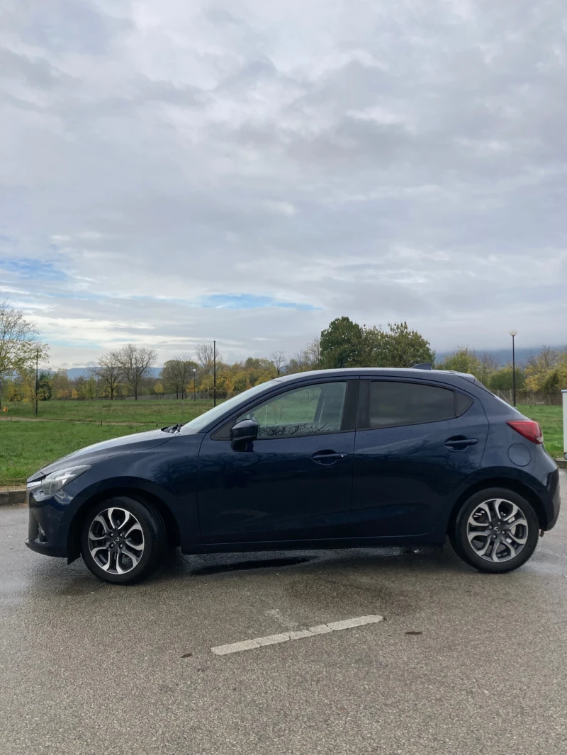 Mazda 2 1.5i, снимка 2 - Автомобили и джипове - 52365590