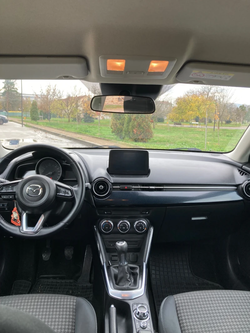 Mazda 2 1.5i, снимка 9 - Автомобили и джипове - 52365590