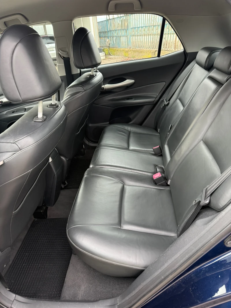 Toyota Auris, снимка 6 - Автомобили и джипове - 52636579