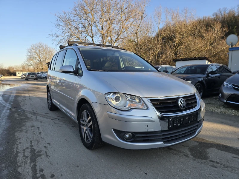 VW Touran 2.0TDI 140к.с 6 скорости Топ състояние , снимка 2 - Автомобили и джипове - 52738546
