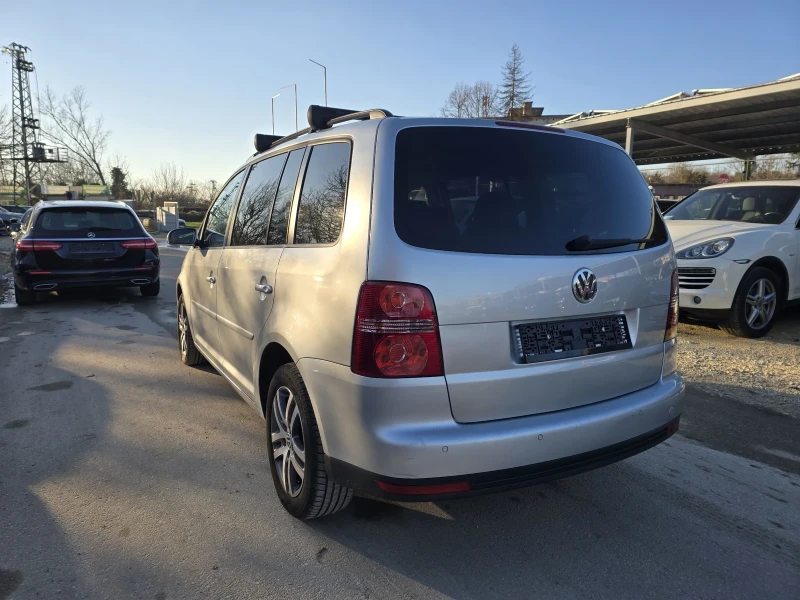 VW Touran 2.0TDI 140к.с 6 скорости Топ състояние , снимка 3 - Автомобили и джипове - 52738546