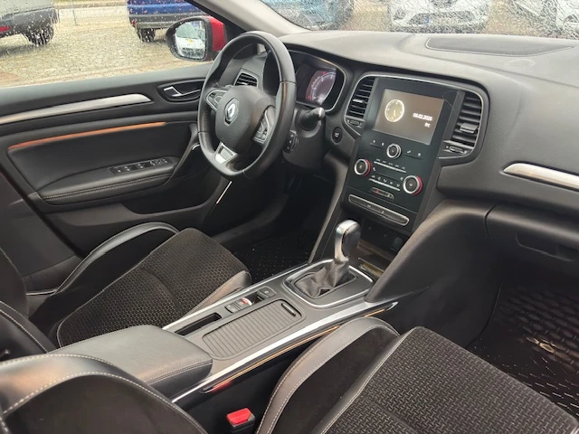 Renault Megane Blue dCi 115 к.с. Stop&Start EDC, снимка 11 - Автомобили и джипове - 53889812