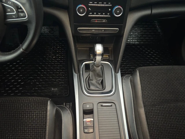 Renault Megane Blue dCi 115 к.с. Stop&Start EDC, снимка 17 - Автомобили и джипове - 53889812