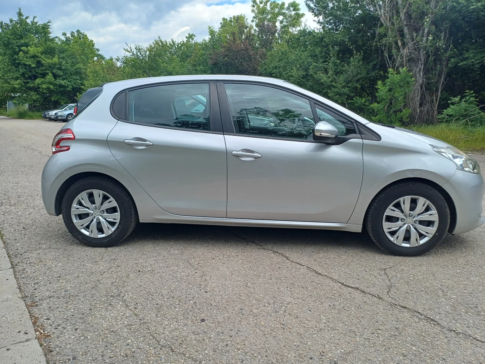 Peugeot 208 1.4i  с газ - изображение 4
