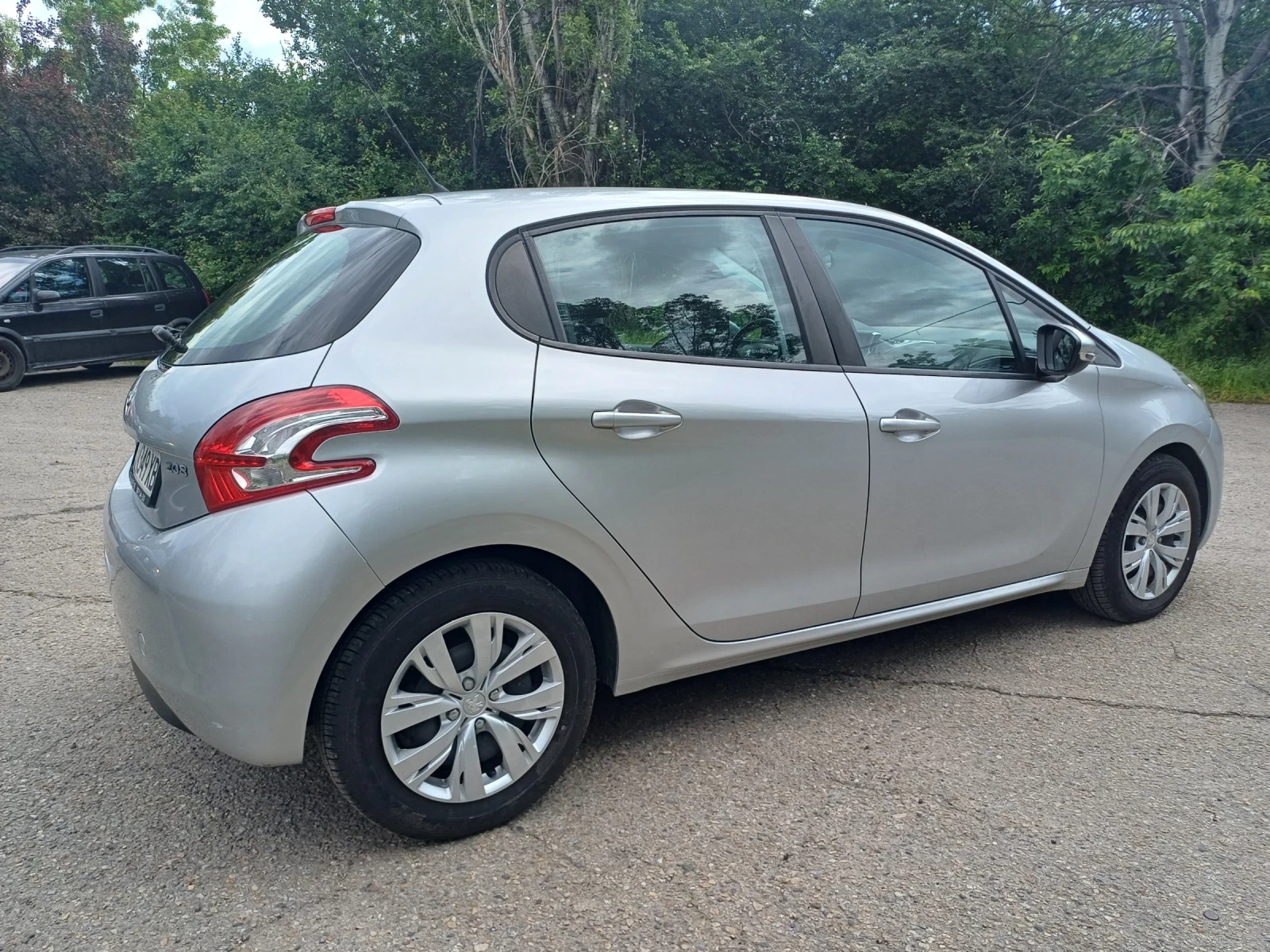 Peugeot 208 1.4i  с газ - изображение 5