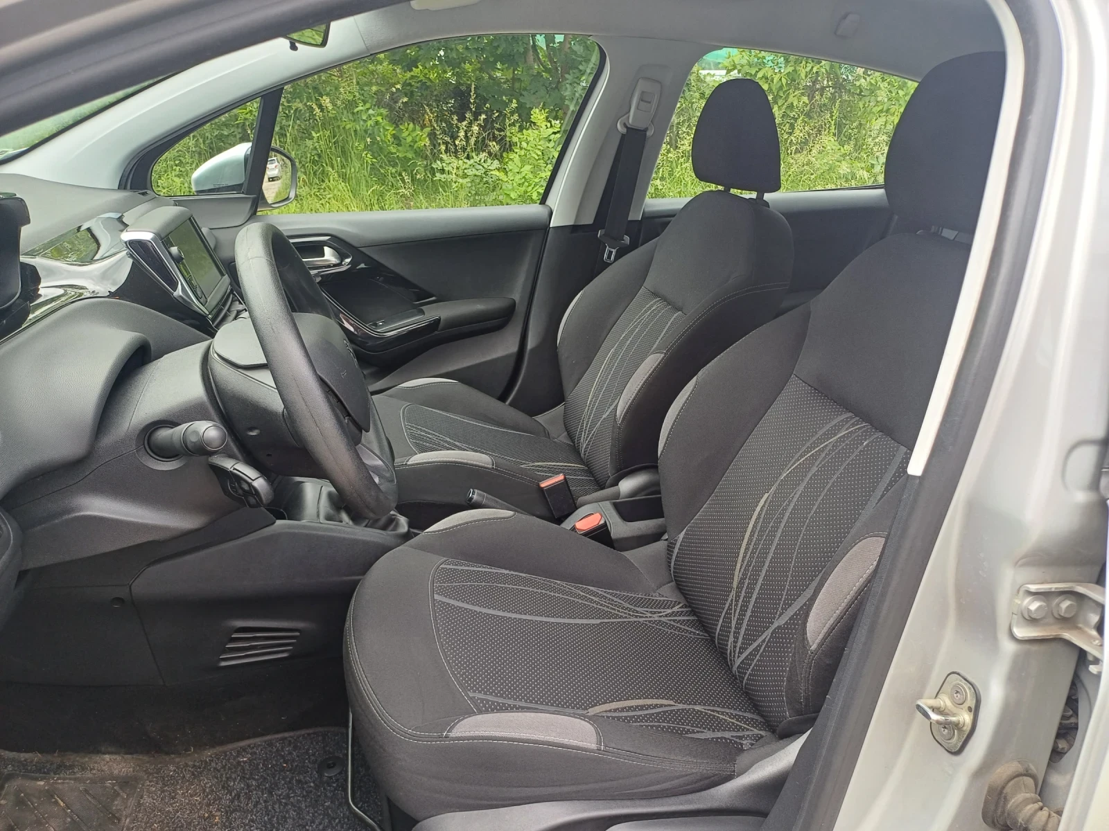 Peugeot 208 1.4i  с газ - изображение 9