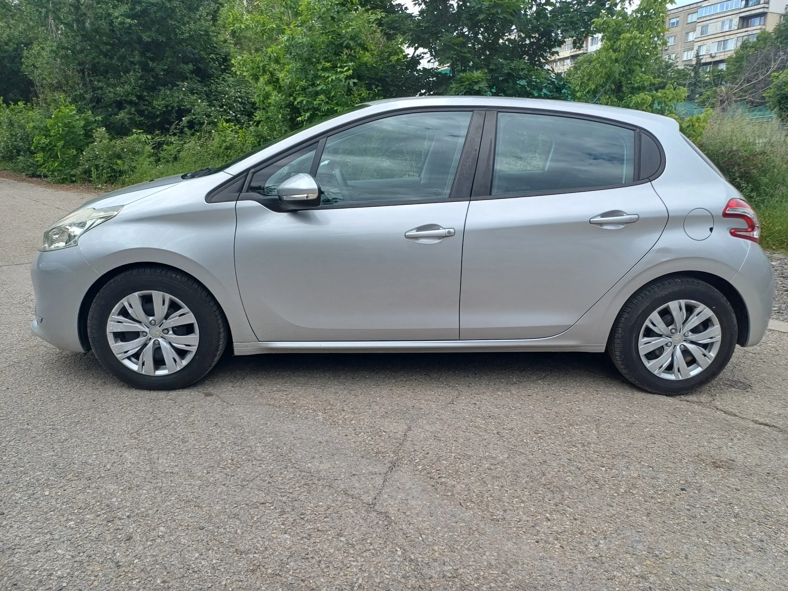 Peugeot 208 1.4i  с газ - изображение 8