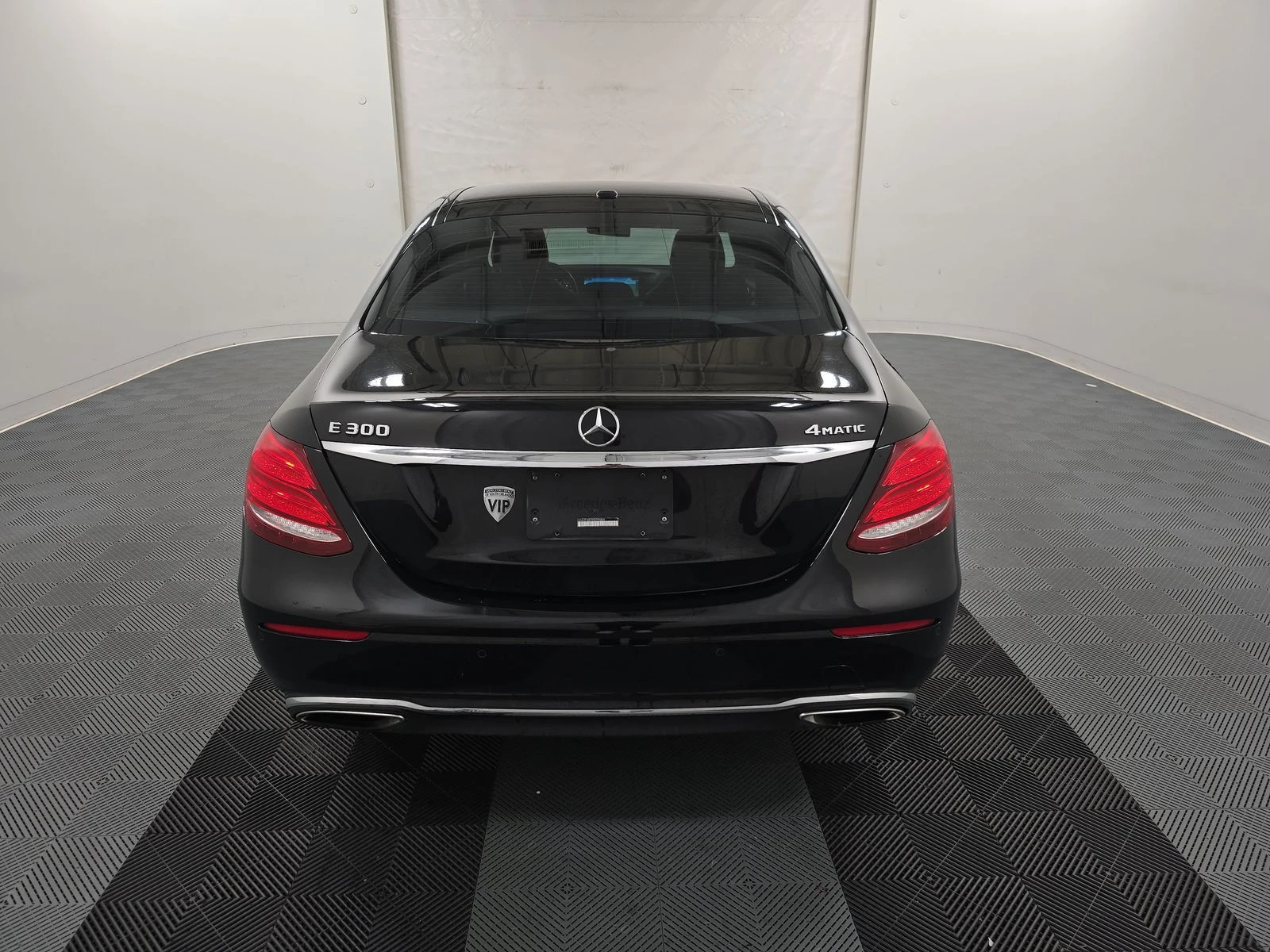 Mercedes-Benz E 300 AMG PACK* DESIGNO* BURMASTER* AMBIENT* KEYLESS* М. - изображение 5