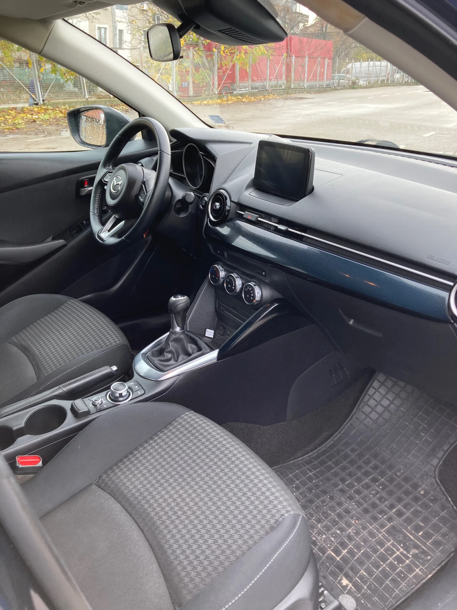 Mazda 2 1.5i | Mobile.bg   8