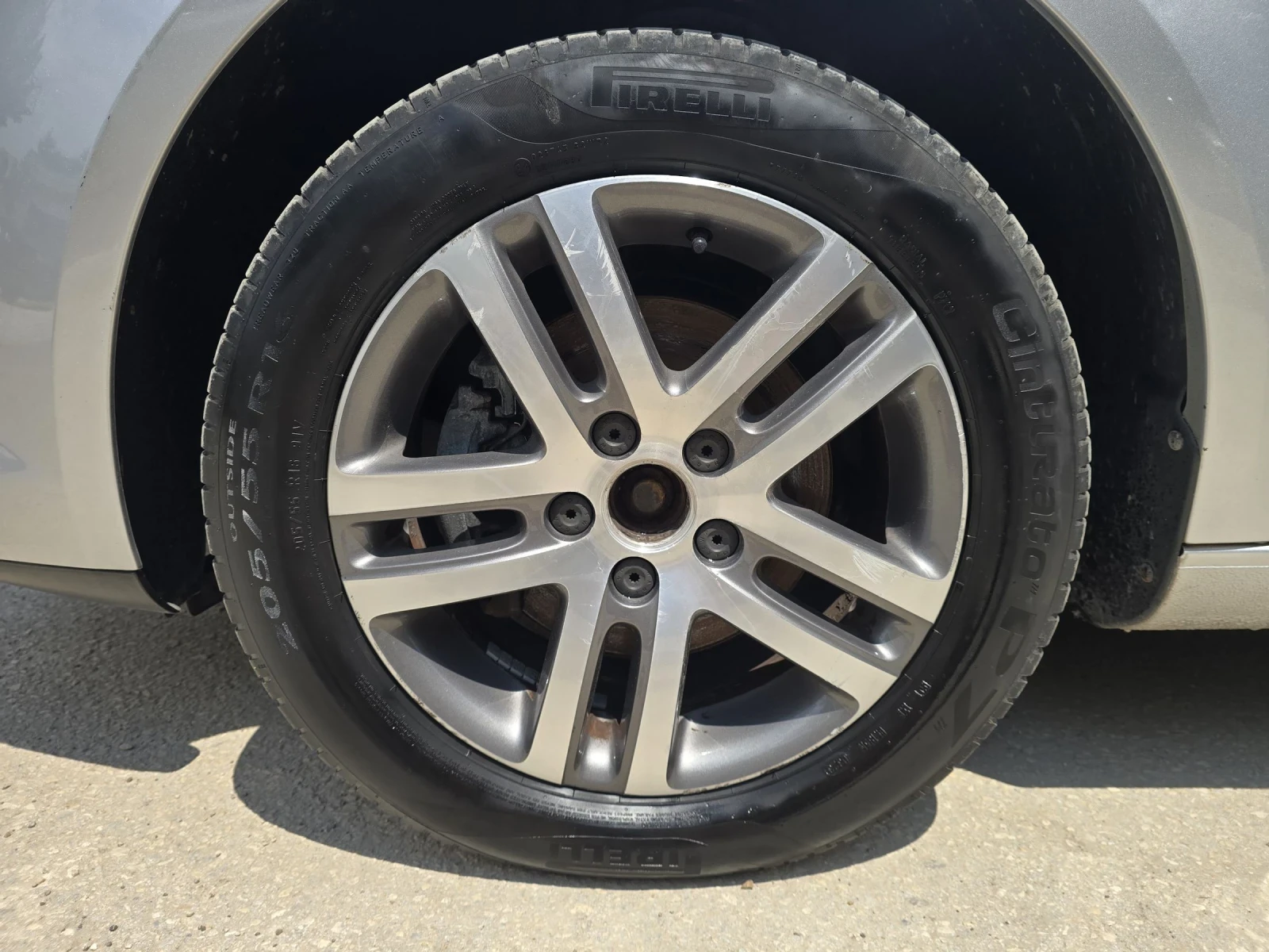 VW Touran 2.0TDI 140к.с 6 скорости Топ състояние , снимка 9 - Автомобили и джипове - 52738546