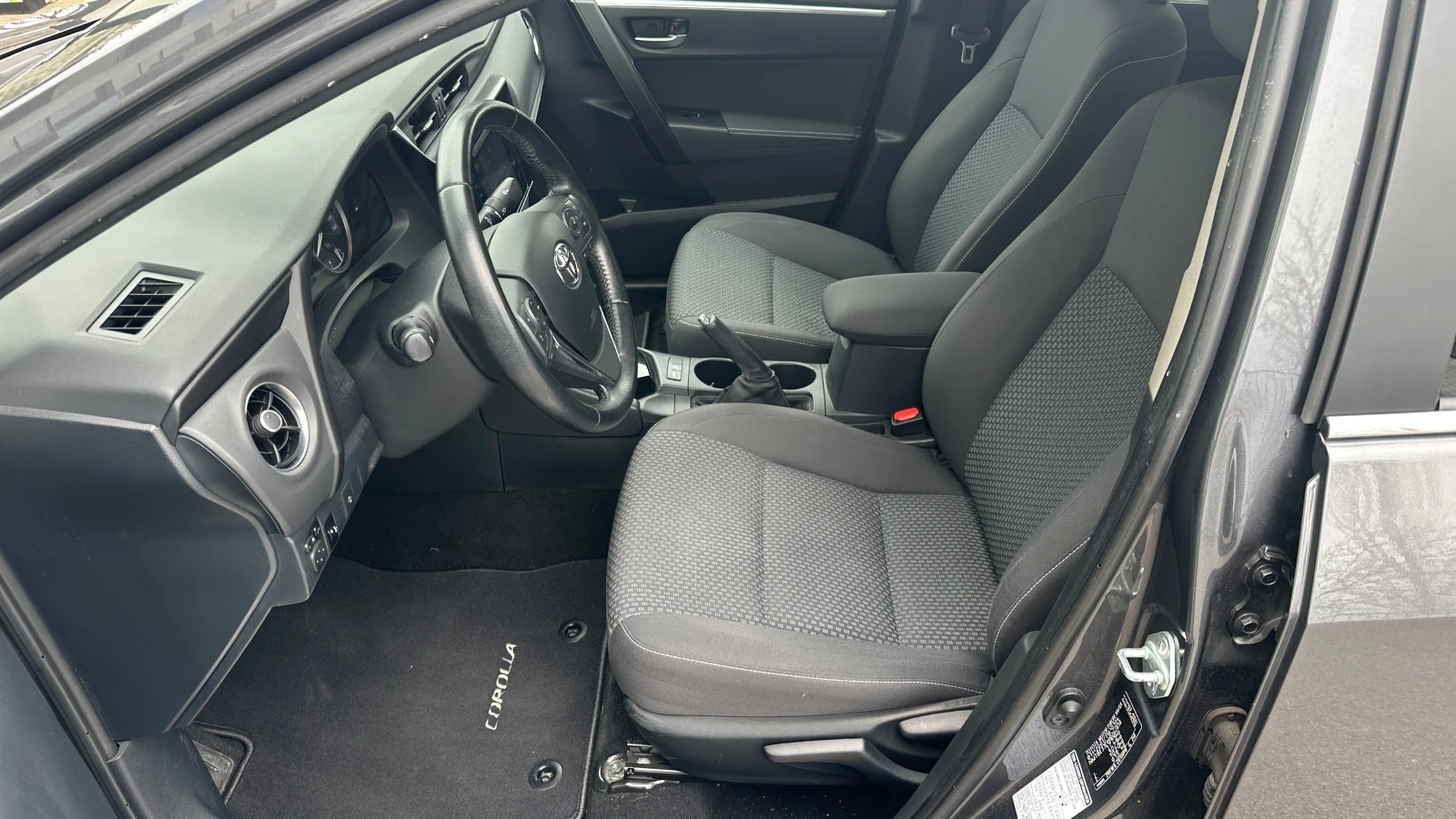 Toyota Corolla Anniversary 1.6 VVTi от БГ първи собственик, снимка 9 - Автомобили и джипове - 54042970