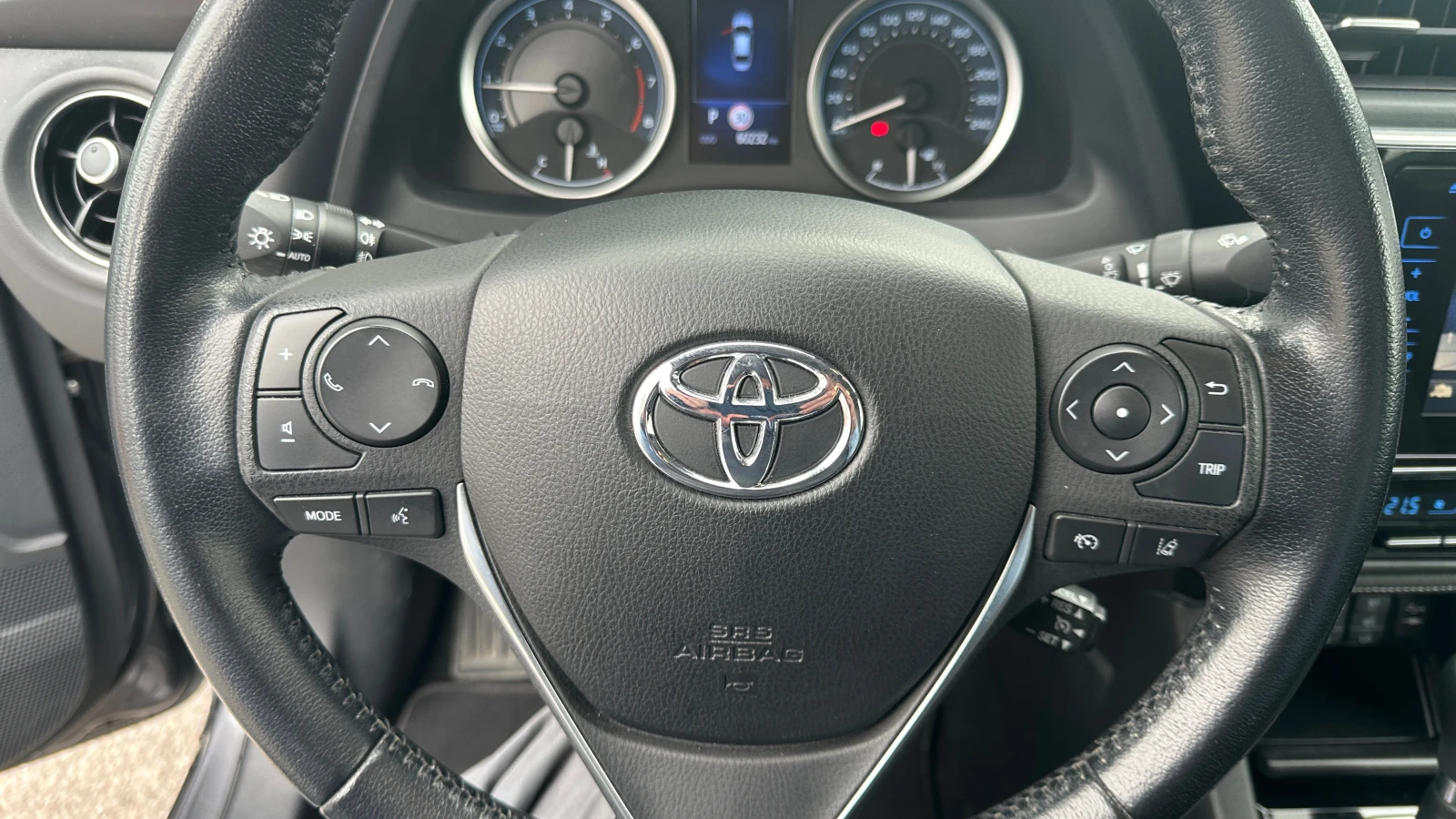 Toyota Corolla Anniversary 1.6 VVTi от БГ първи собственик, снимка 16 - Автомобили и джипове - 54042970