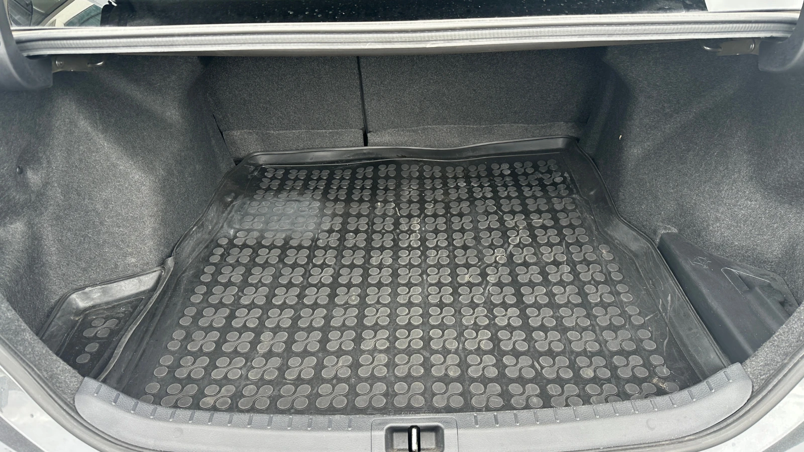 Toyota Corolla Anniversary 1.6 VVTi от БГ първи собственик, снимка 10 - Автомобили и джипове - 54042970