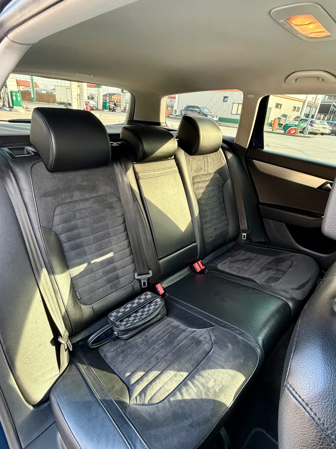 VW Passat 2.0 TDI Highline, снимка 6 - Автомобили и джипове - 54043470