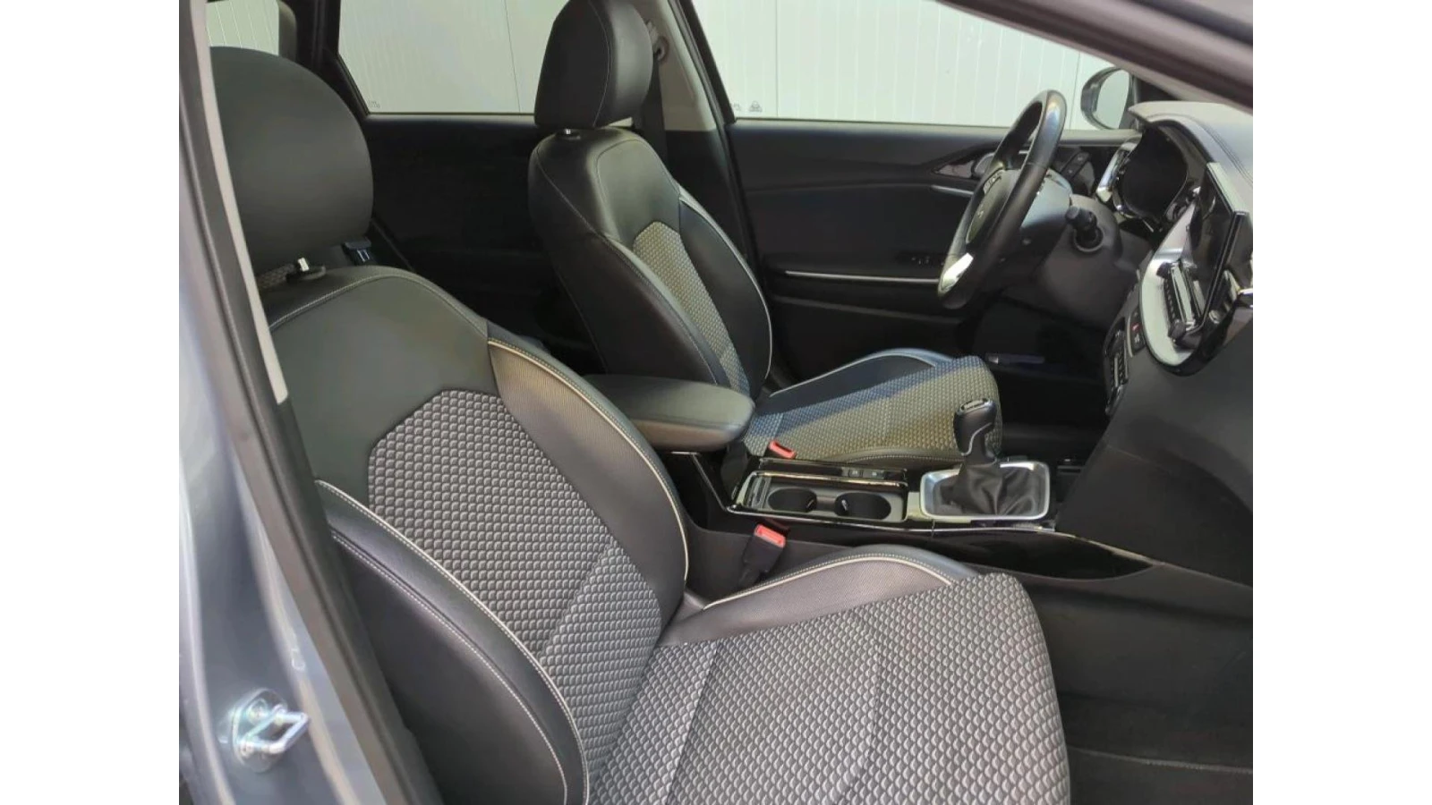 Kia Ceed 1.0 T-GDI ExecutiveLine, снимка 6 - Автомобили и джипове - 54254393