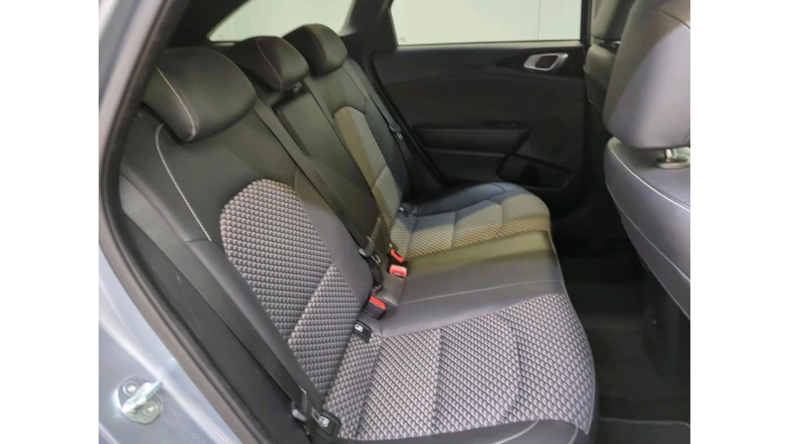 Kia Ceed 1.0 T-GDI ExecutiveLine, снимка 5 - Автомобили и джипове - 54254393