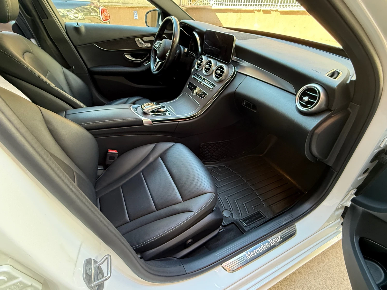 Mercedes-Benz C 300 AMG 4Matic, снимка 8 - Автомобили и джипове - 54329816