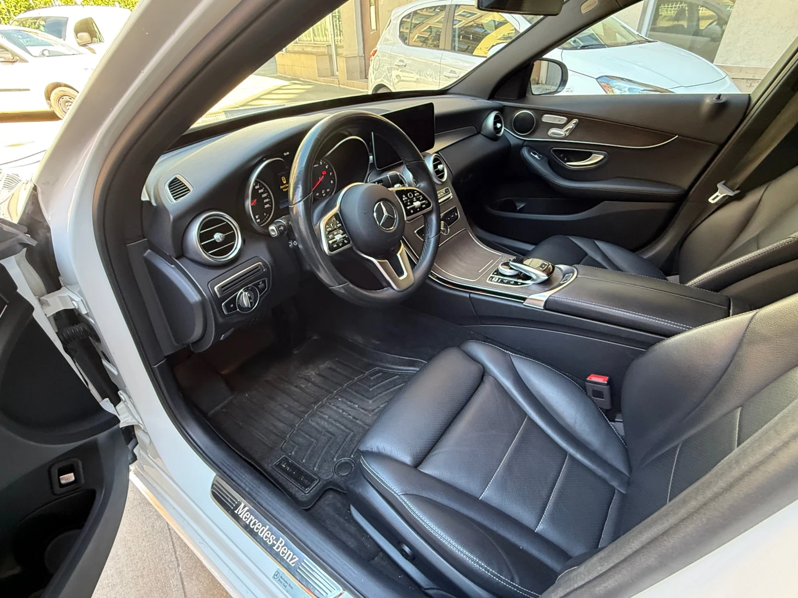 Mercedes-Benz C 300 AMG 4Matic, снимка 7 - Автомобили и джипове - 54329816