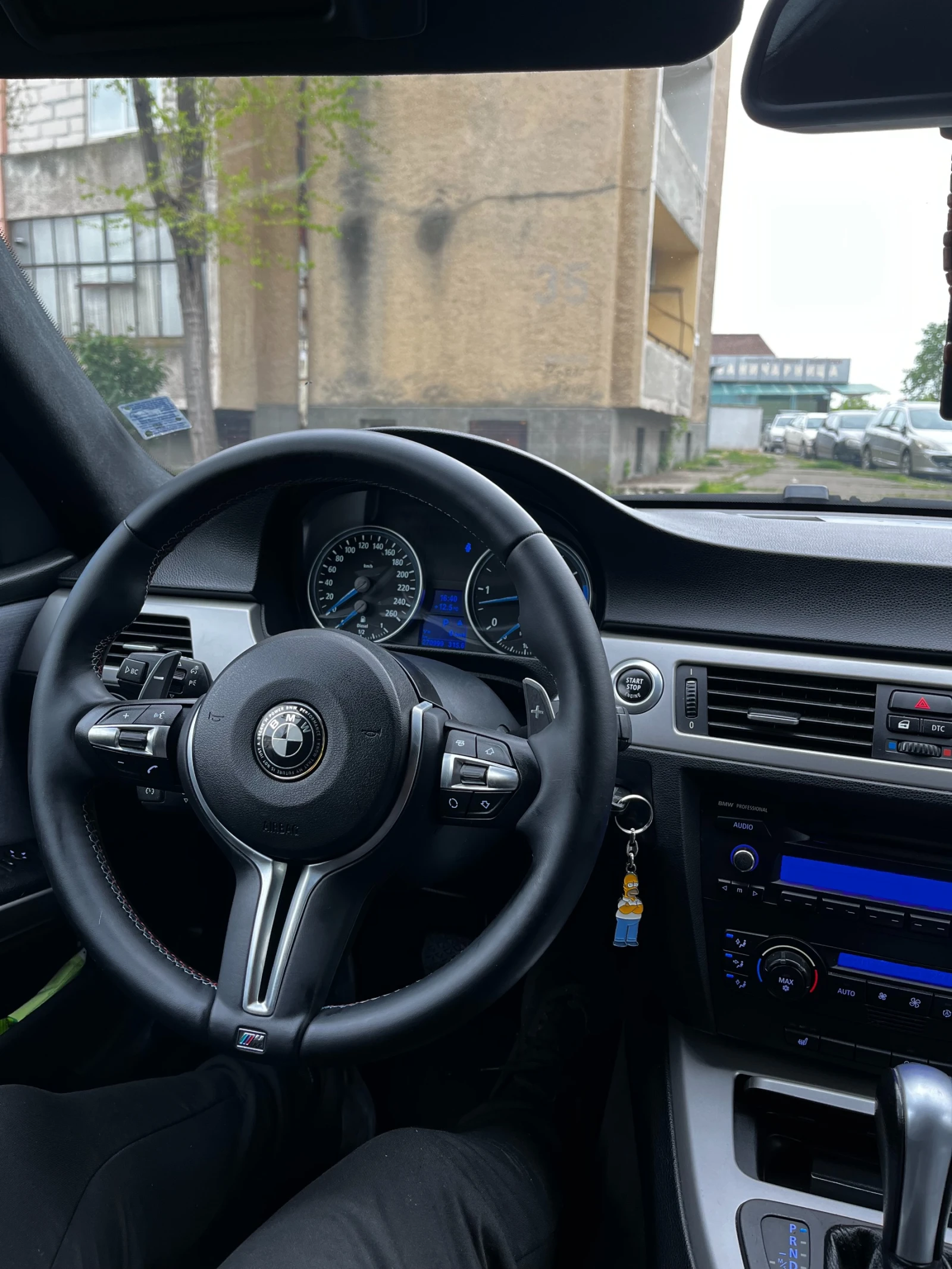 BMW 330 XD, снимка 10 - Автомобили и джипове - 54381630