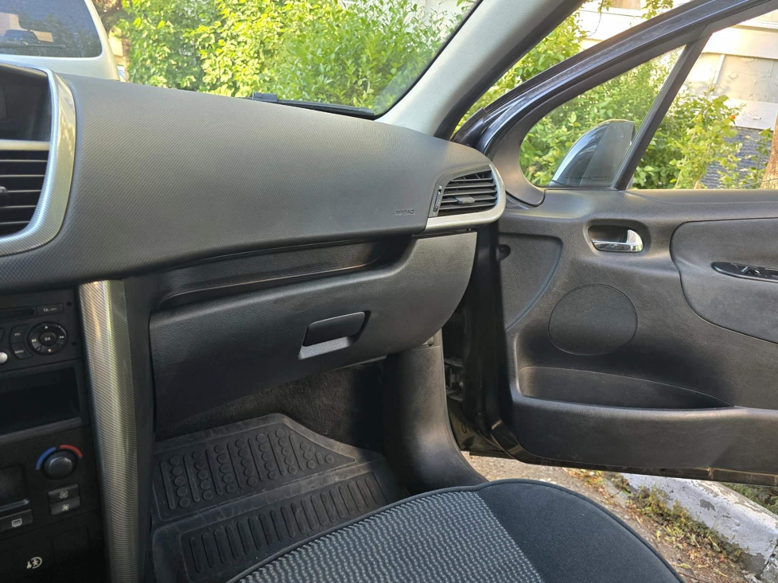 Peugeot 207, снимка 10 - Автомобили и джипове - 54747694