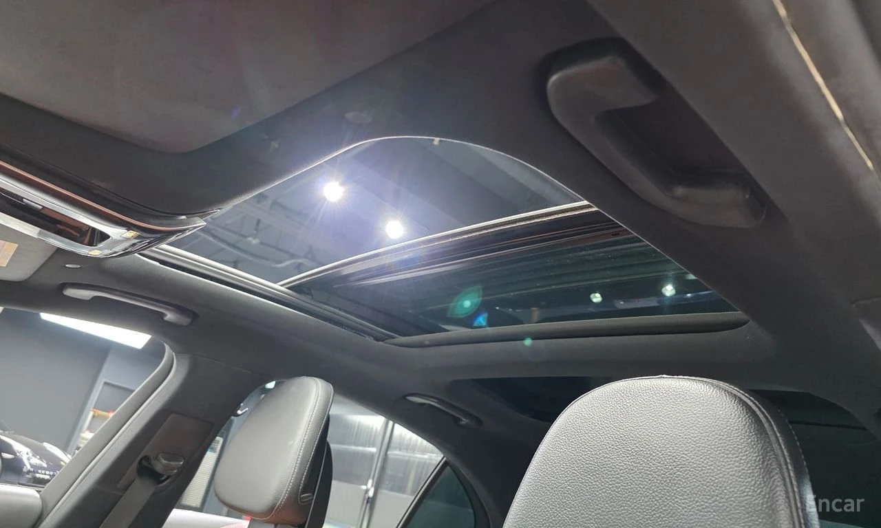 Mercedes-Benz C 300 AMG* LINE* ОБДУХВАНЕ* ДИСТРОНИК* ХЕДЪП* LANE* ASSI, снимка 15 - Автомобили и джипове - 55209635