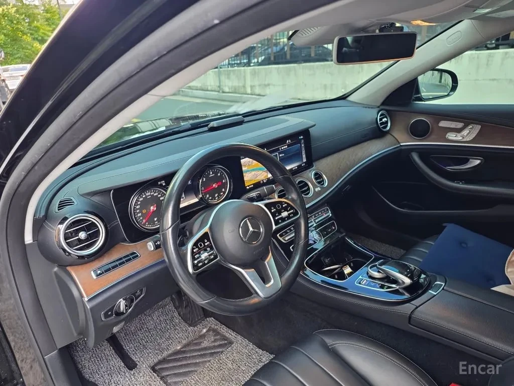 Mercedes-Benz E 220 d 4MATIC Exclusive/ДИСТРОНИК/ШИБЕДАХ/ПОДГРЕВ/ПАМЕТ, снимка 8 - Автомобили и джипове - 56019193