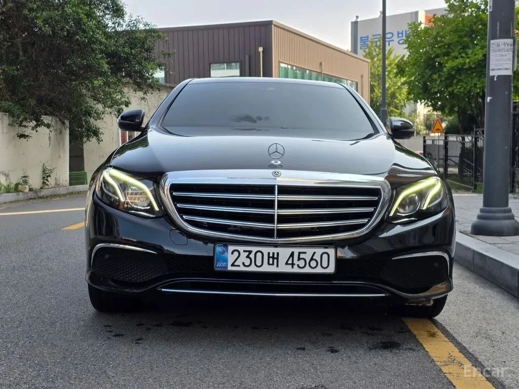 Mercedes-Benz E 220 d 4MATIC Exclusive/ДИСТРОНИК/ШИБЕДАХ/ПОДГРЕВ/ПАМЕТ, снимка 5 - Автомобили и джипове - 56019193