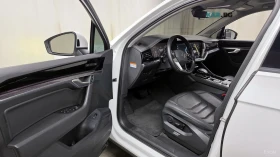 VW Touareg 3.0 TDI* PREMIUM* МАСАЖ* ДИСТРОНИК* ПАНО* ОБДУХВ* , снимка 10