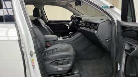VW Touareg 3.0 TDI* PREMIUM* МАСАЖ* ДИСТРОНИК* ПАНО* ОБДУХВ* , снимка 9