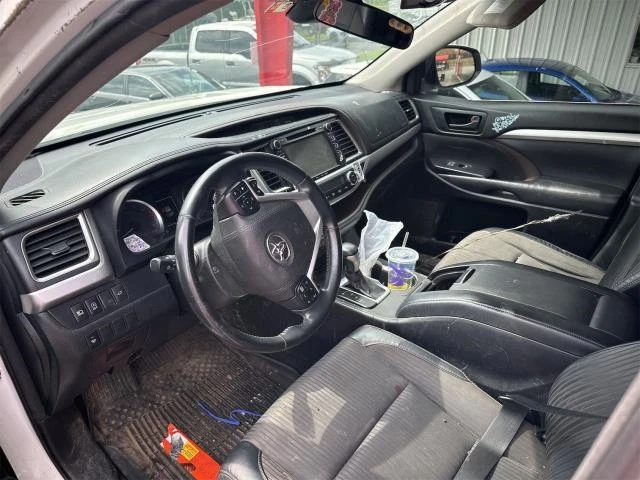 Toyota Highlander Крайна Цена 34100 до София, снимка 6 - Автомобили и джипове - 48504020