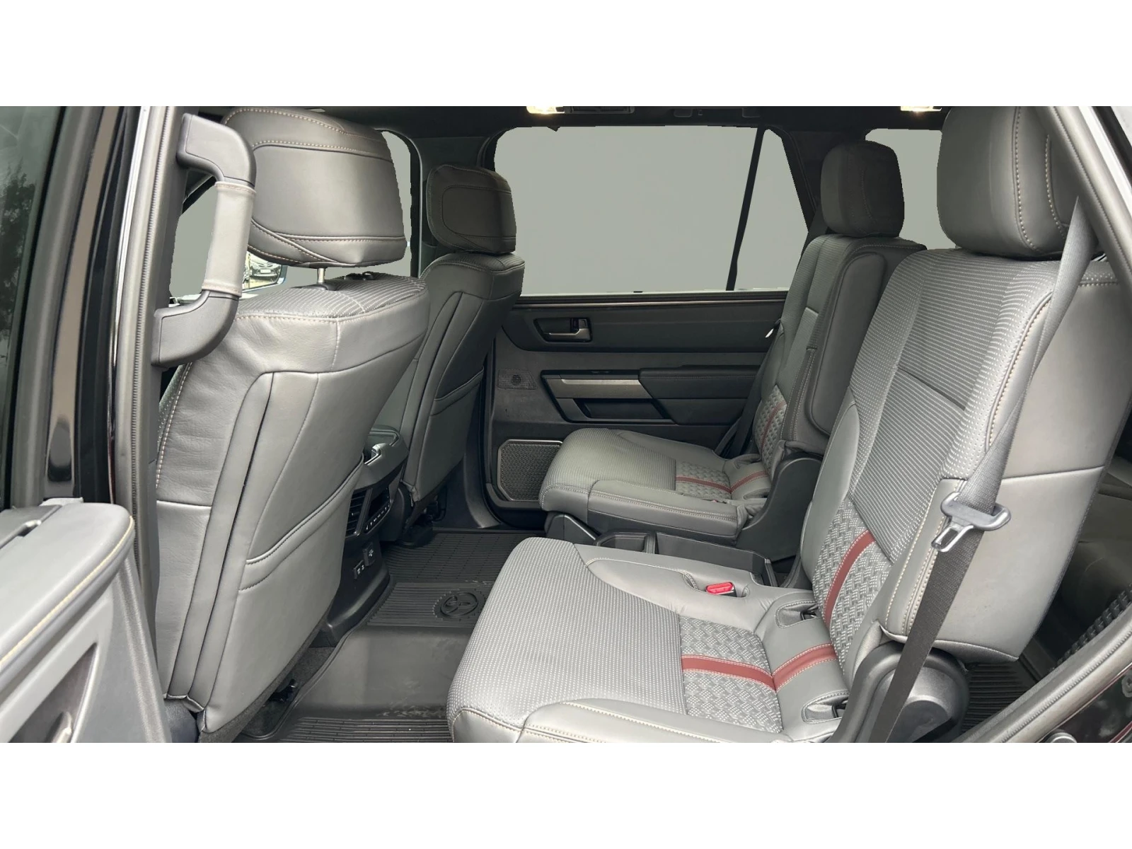 Toyota Sequoia Capstone, 7 �����, ������� ������ �� 2300   | Mobile.bg � ����������� 11