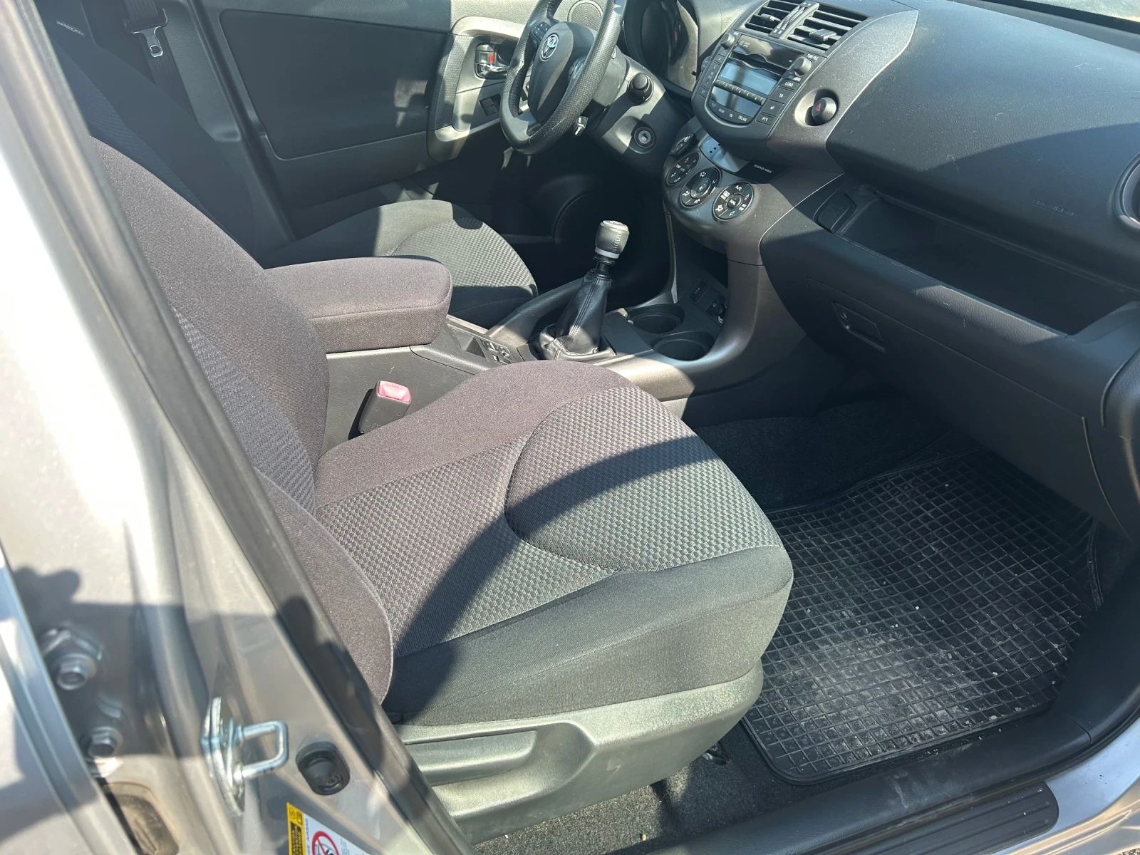 Toyota Rav4 2.2 D4D 4x4 facelift, снимка 10 - Автомобили и джипове - 53708103