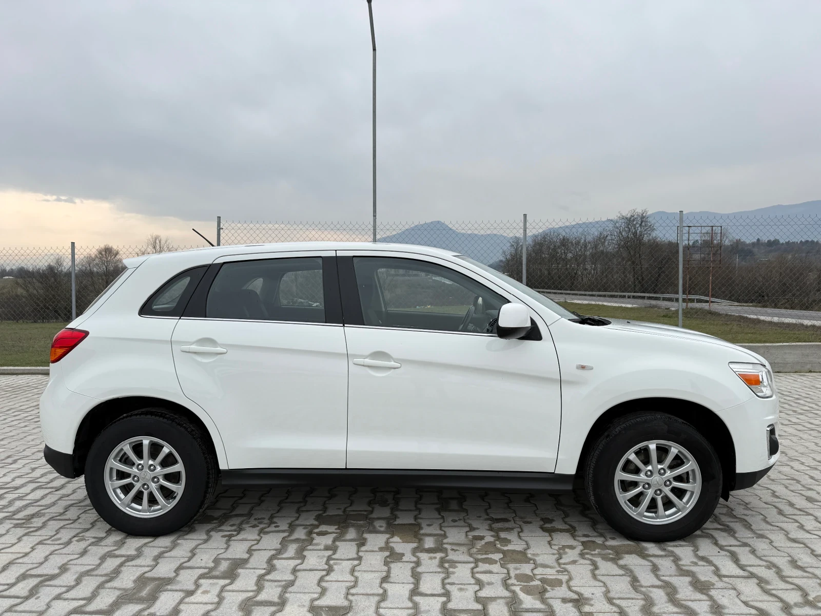 Mitsubishi ASX 2.2 DI-D 4x4 AUTOMAT, снимка 7 - Автомобили и джипове - 53841096