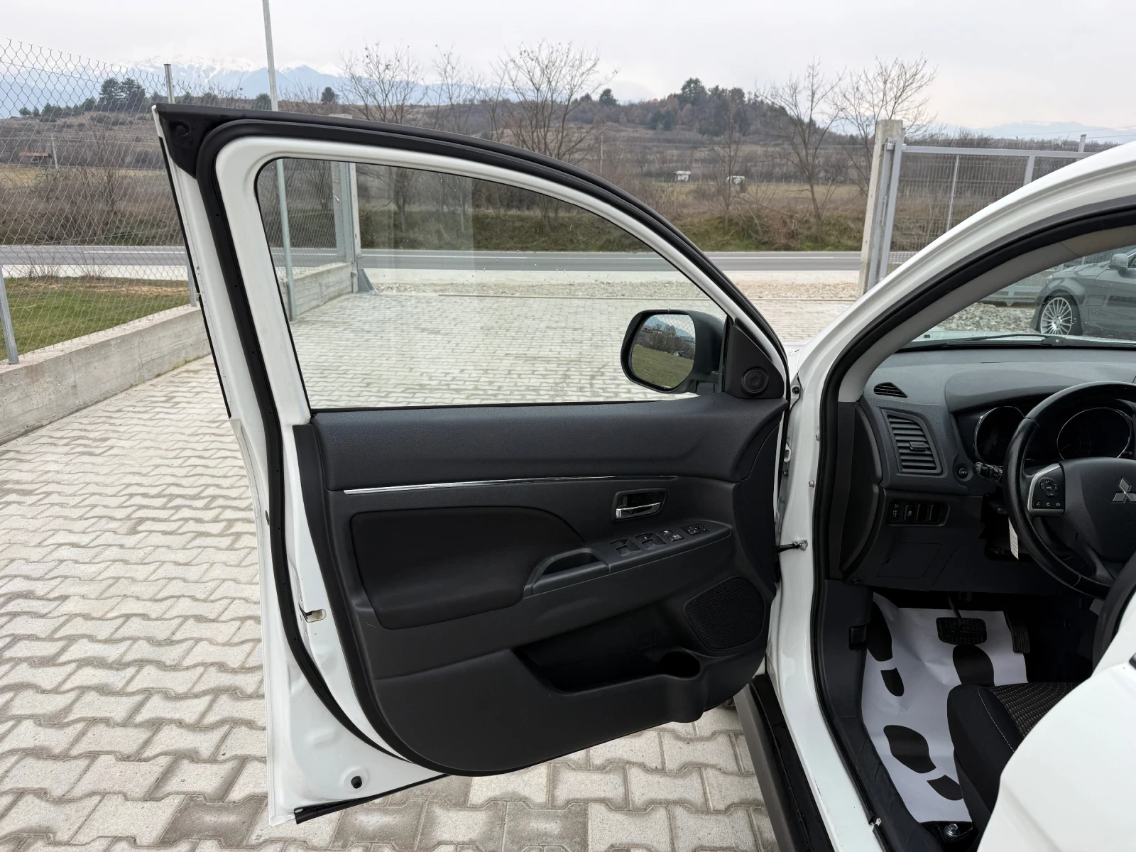 Mitsubishi ASX 2.2 DI-D 4x4 AUTOMAT, снимка 9 - Автомобили и джипове - 53841096