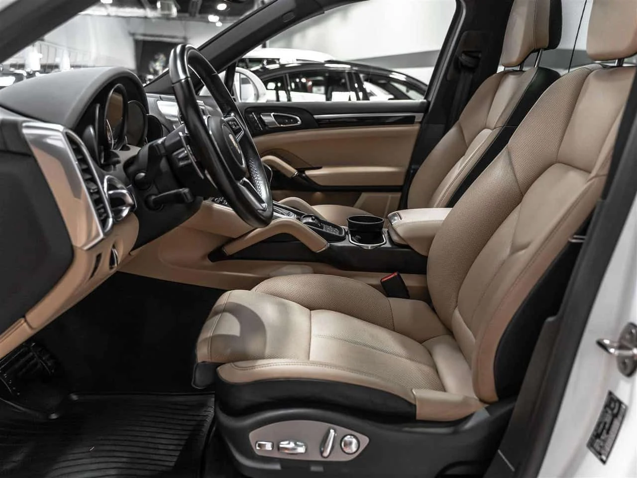 Porsche Cayenne * Base / Platinum Edition * CARFAX * ЦЕНА ДО БГ, снимка 6 - Автомобили и джипове - 54259753